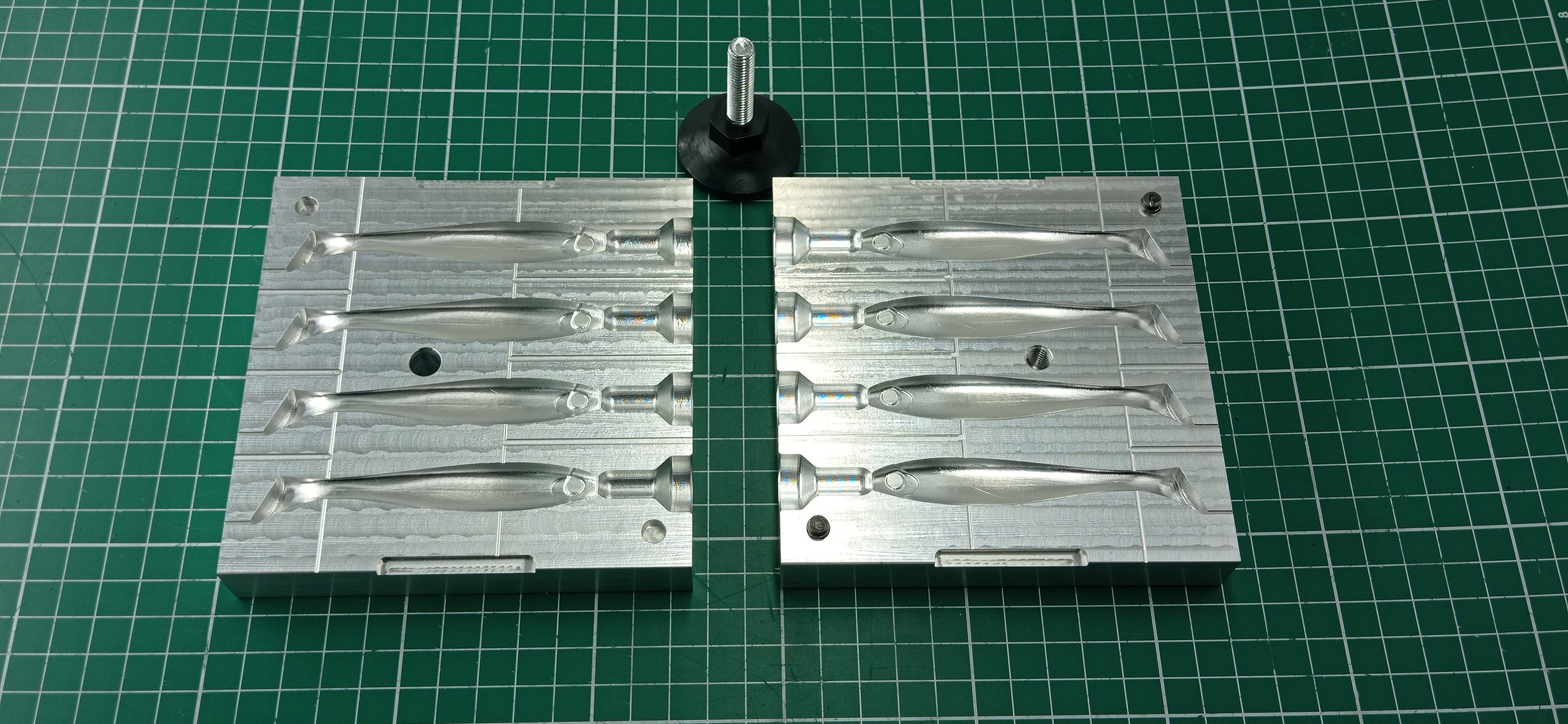 CNC machined 4 cavity aluminum mold for 90mm swimbait lure production