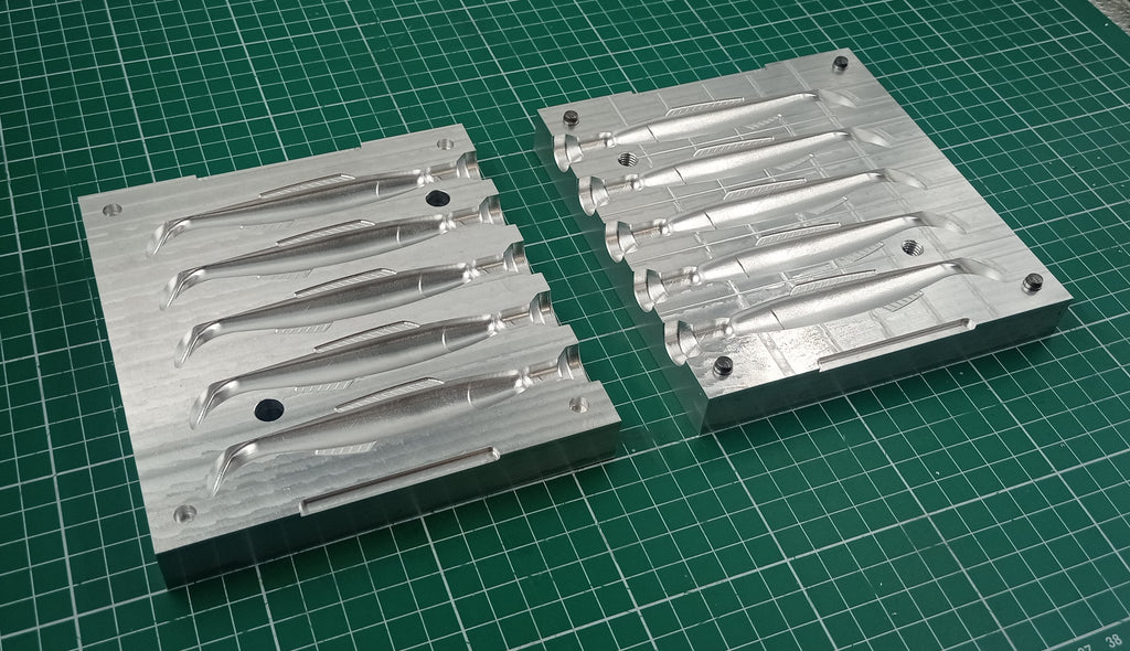 CNC machined aluminum mold for 4" cocahoe shad production