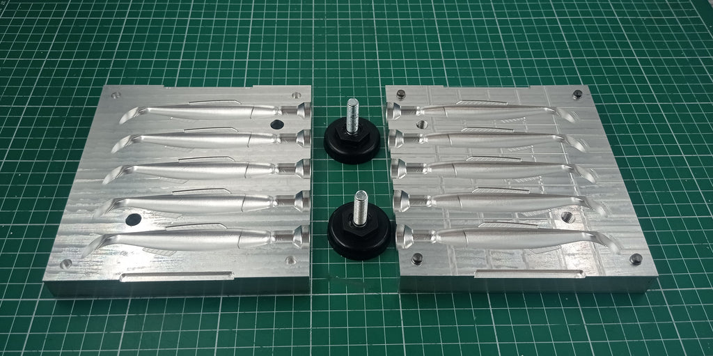 CNC machined aluminum mold for 4" cocahoe shad production