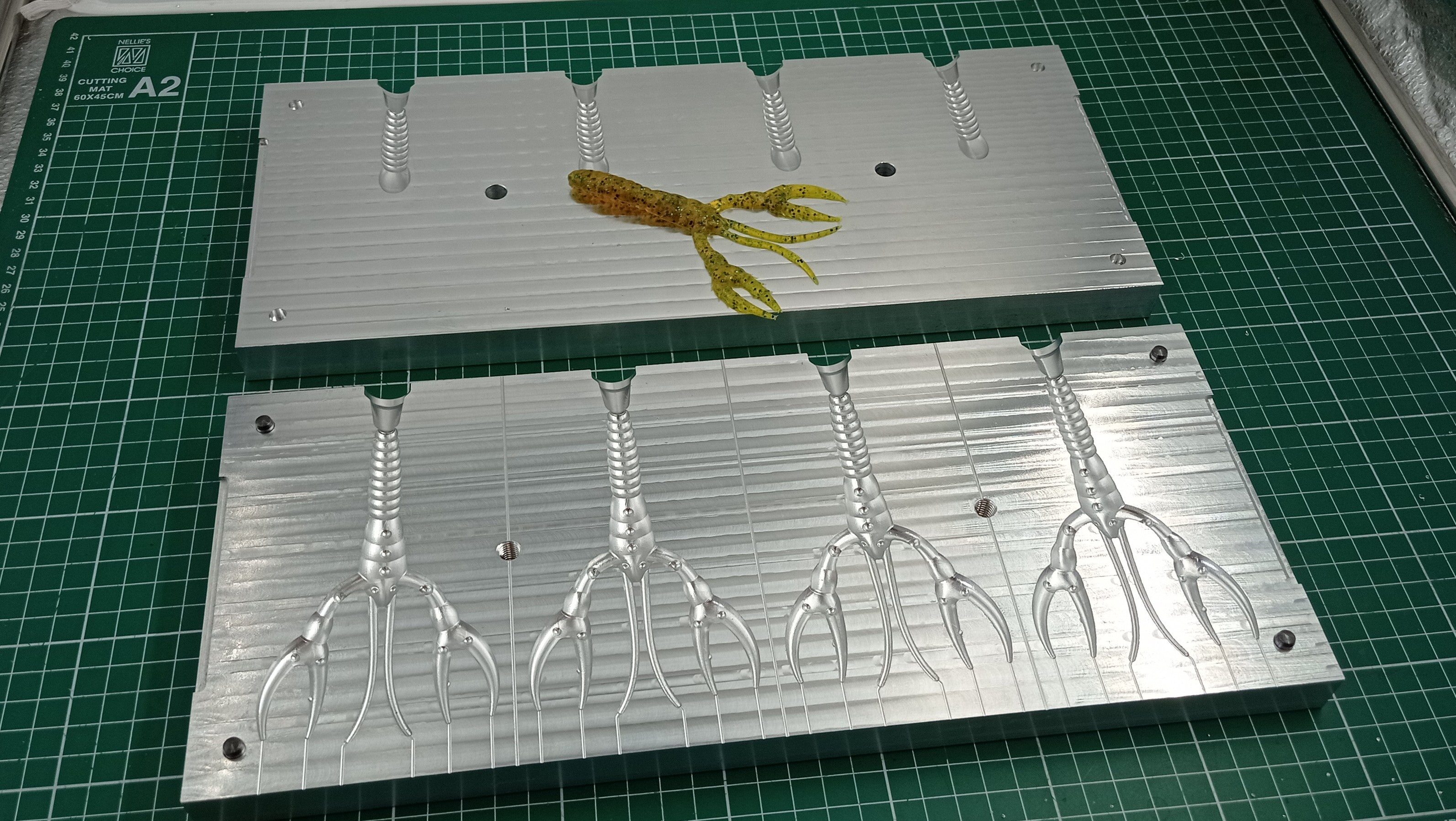4.5" Crawfish Soft Plastic Lure Mold – 4 Cavity CNC Machined 6082 Aluminum Injection Mold