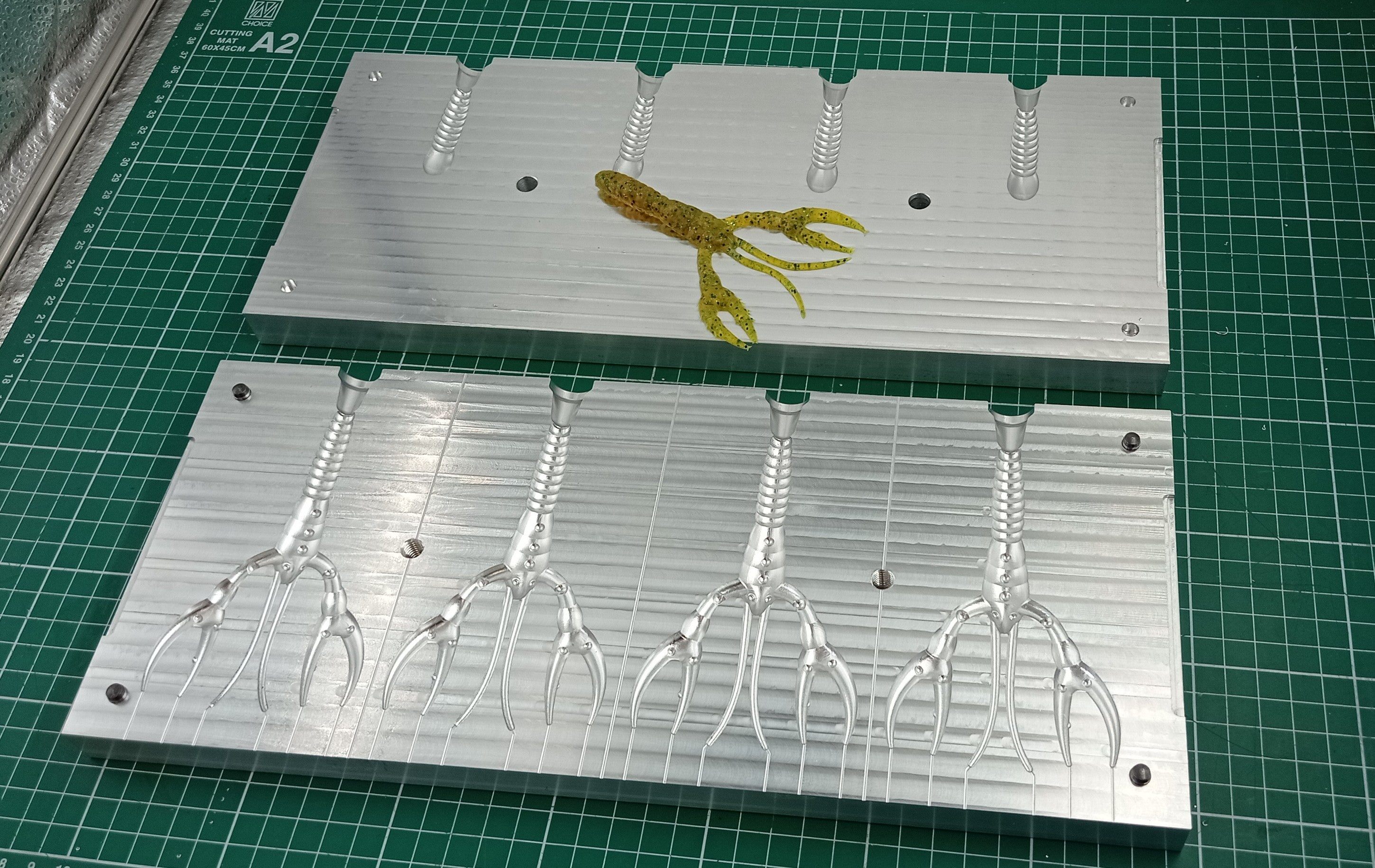 4.5" Crawfish Soft Plastic Lure Mold – 4 Cavity CNC Machined 6082 Aluminum Injection Mold