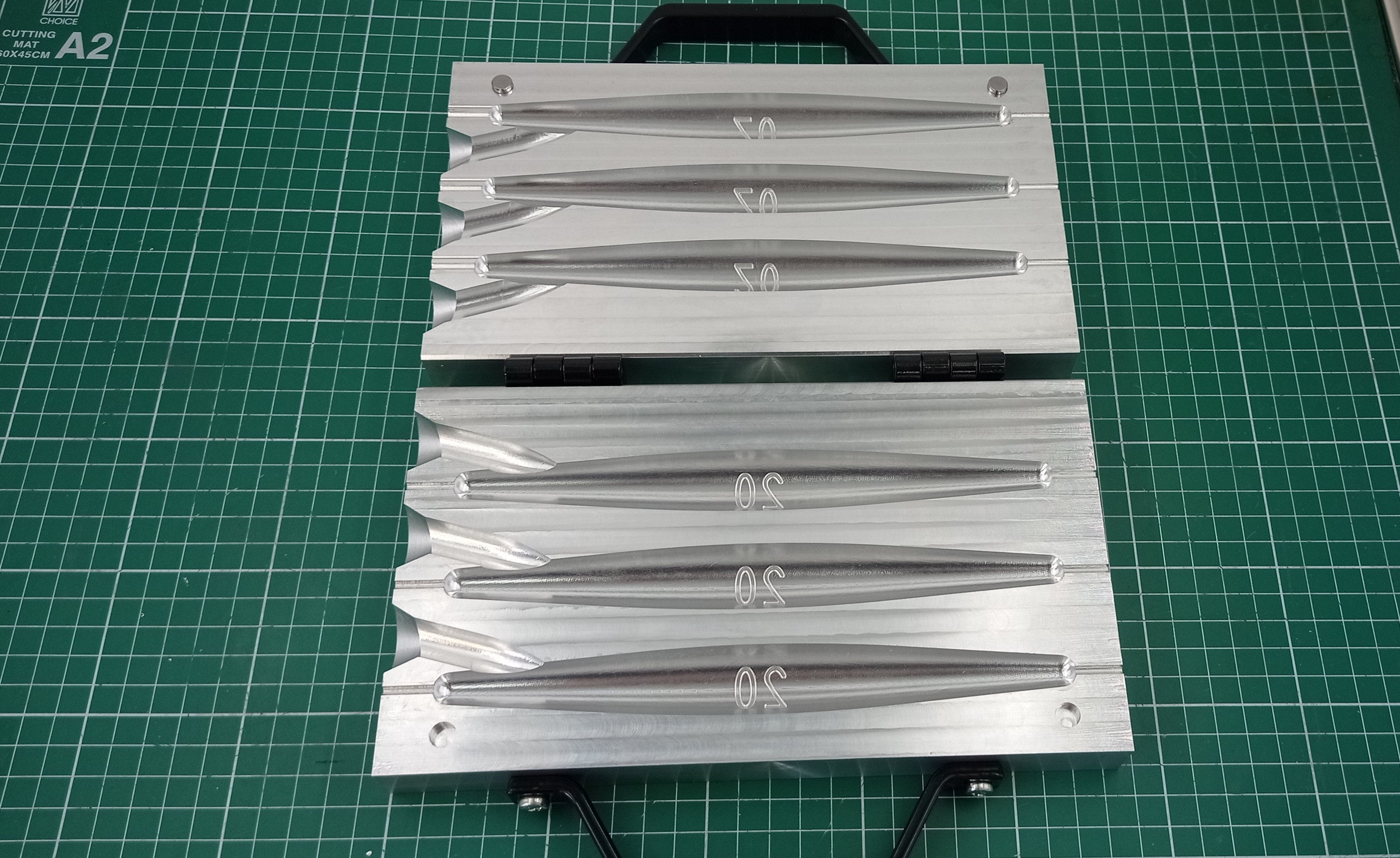 CNC machined aluminum three cavity 20oz Trolling sinker fishing mold