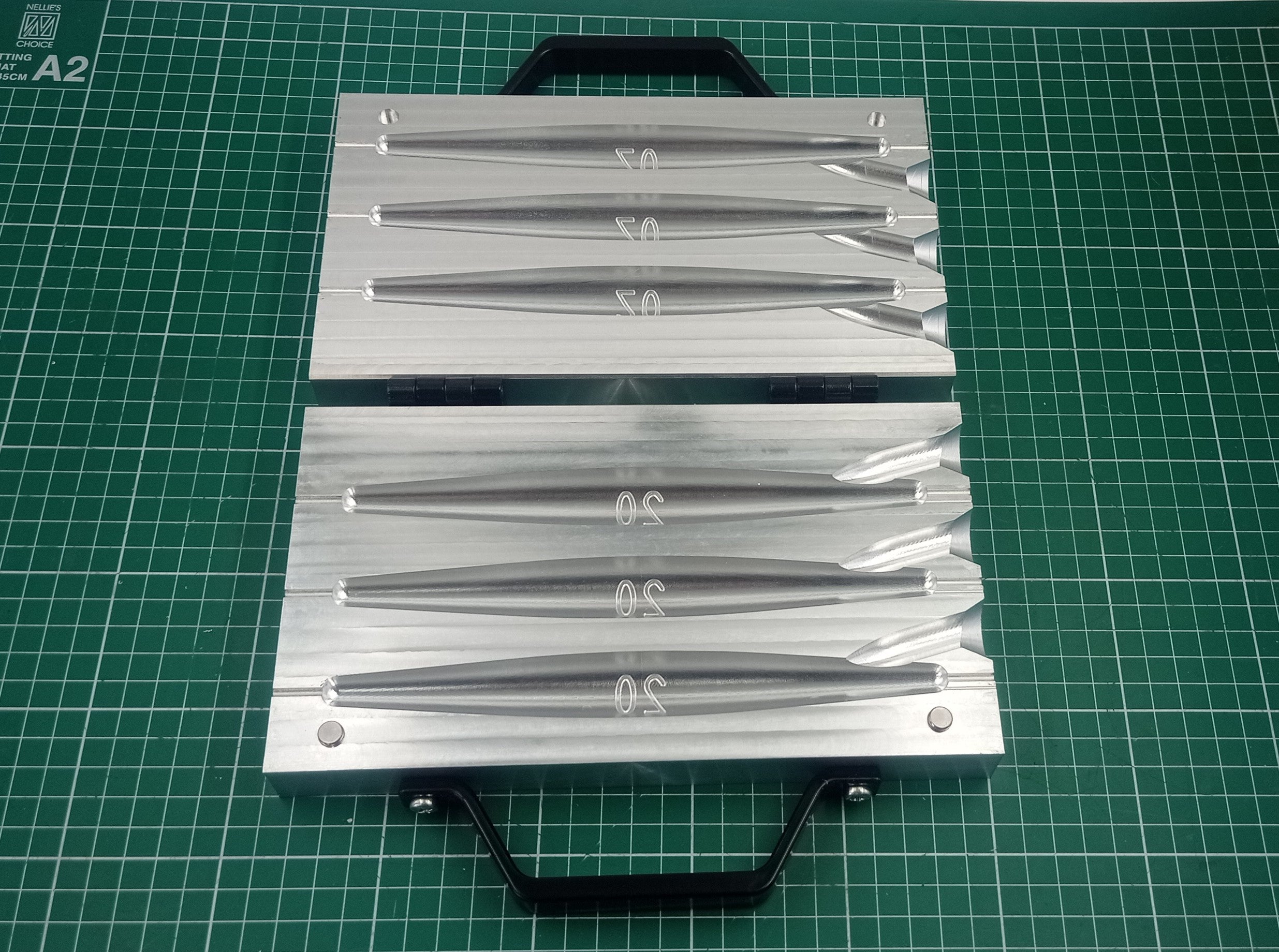 CNC machined aluminum three cavity 20oz Trolling sinker fishing mold