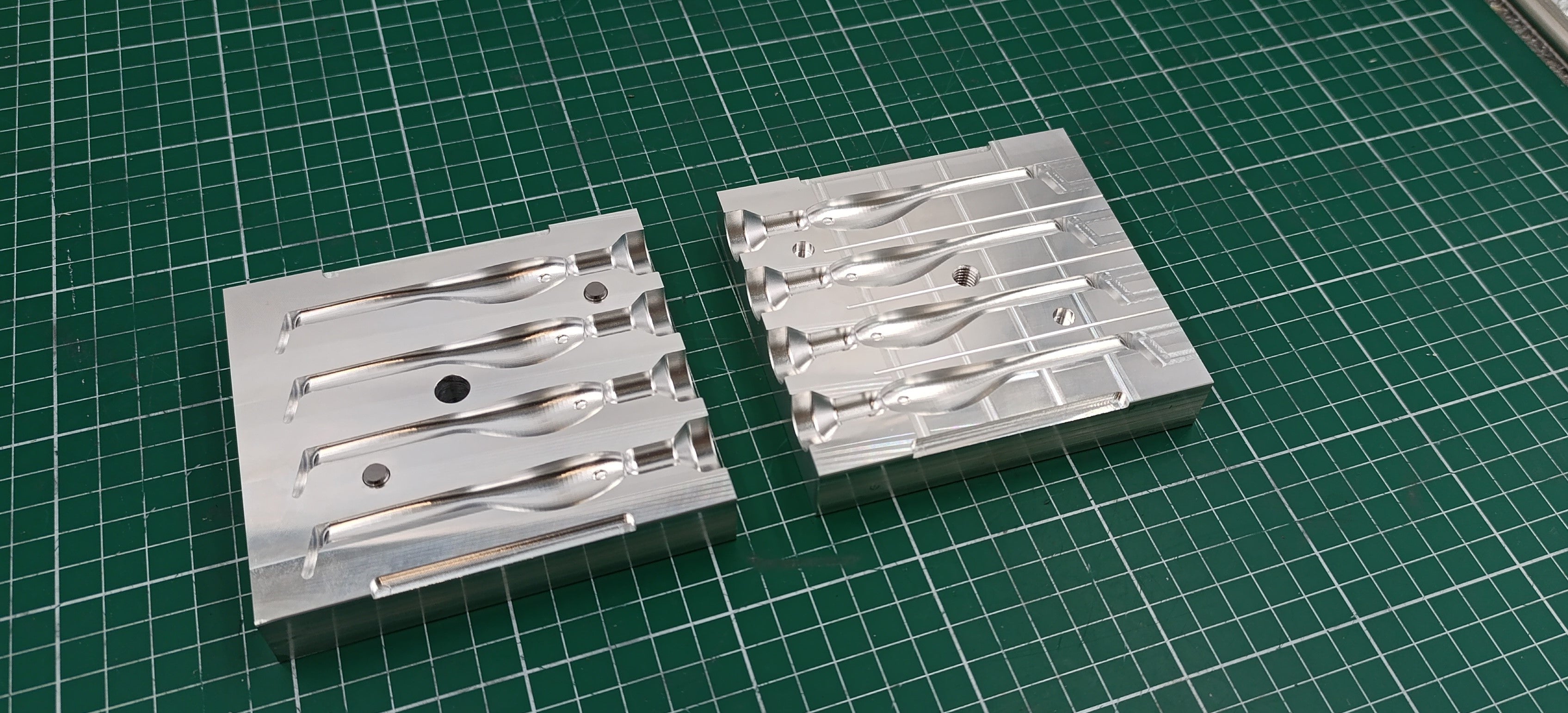 CNC Machined Aluminum 4 Cavity Mold for 3 inch Twitching Shad Lures