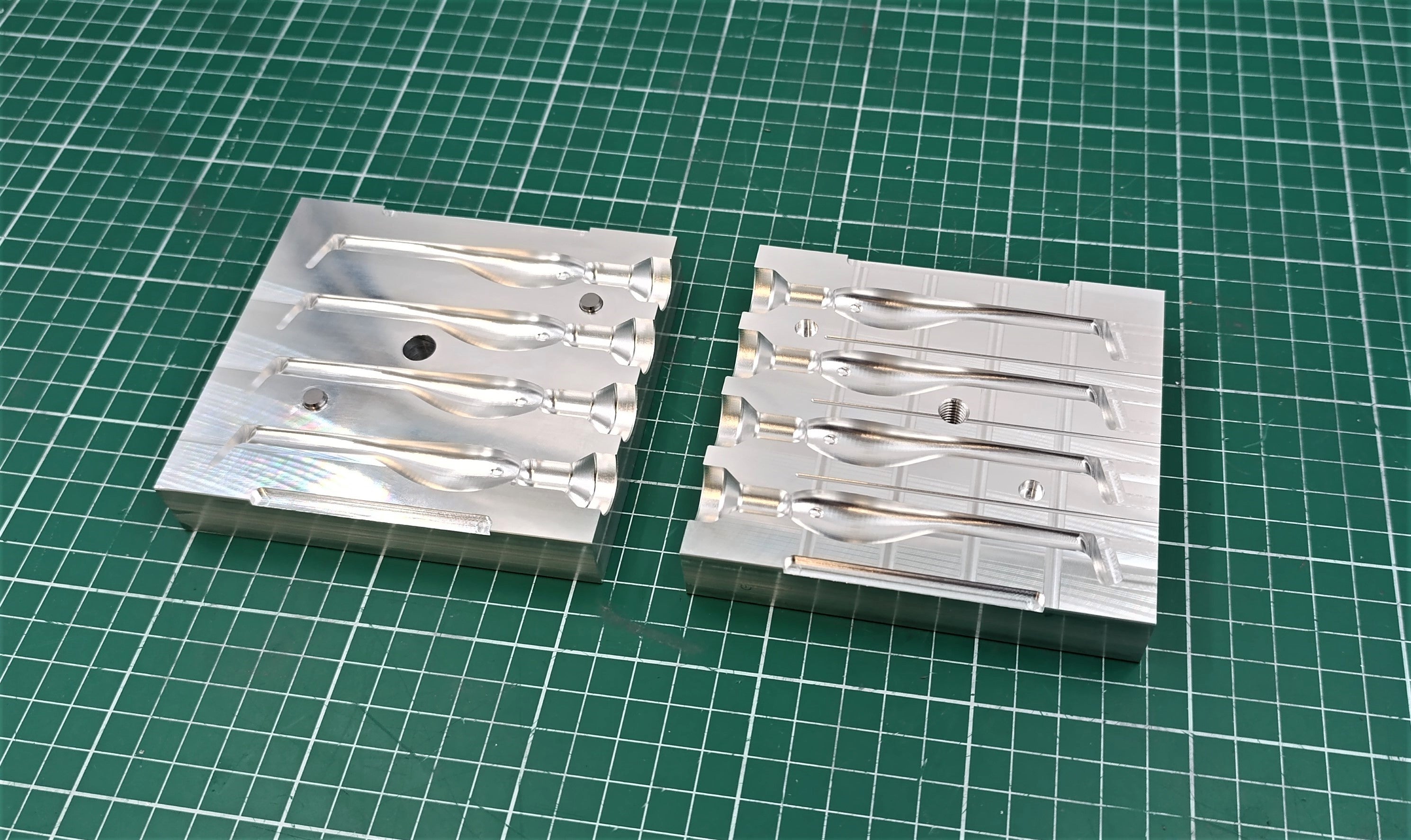 CNC Machined Aluminum 4 Cavity Mold for 3 inch Twitching Shad Lures