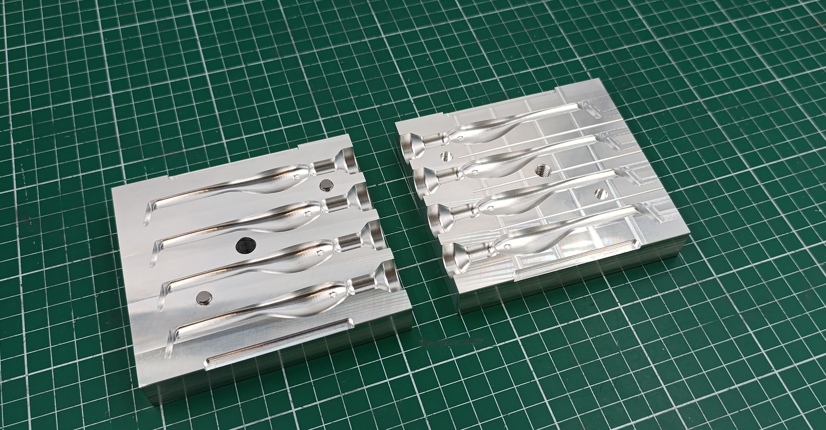 CNC Machined Aluminum 4 Cavity Mold for 3 inch Twitching Shad Lures