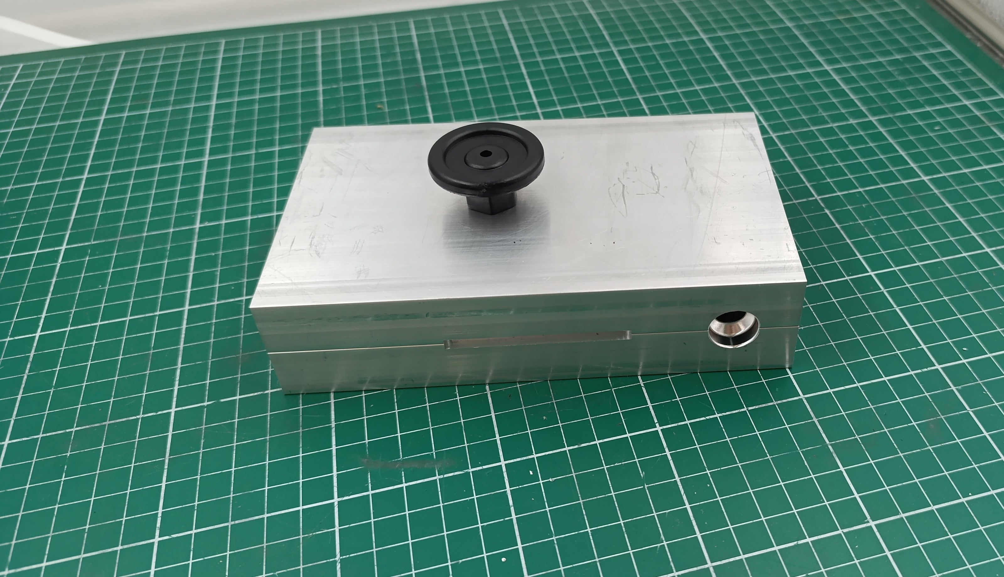 Four cavity CNC machined aluminum mold for 5" twitching shad lure production