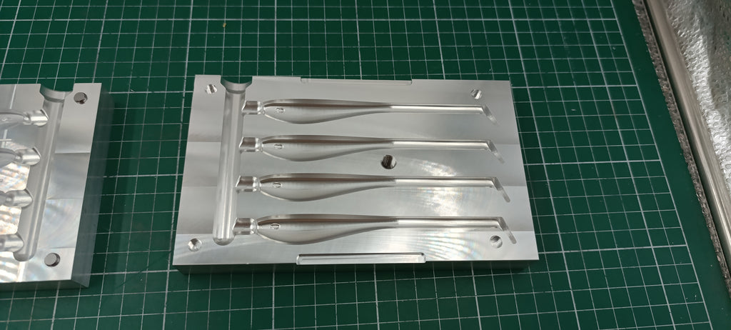 Four cavity CNC machined aluminum mold for 5" twitching shad lure production