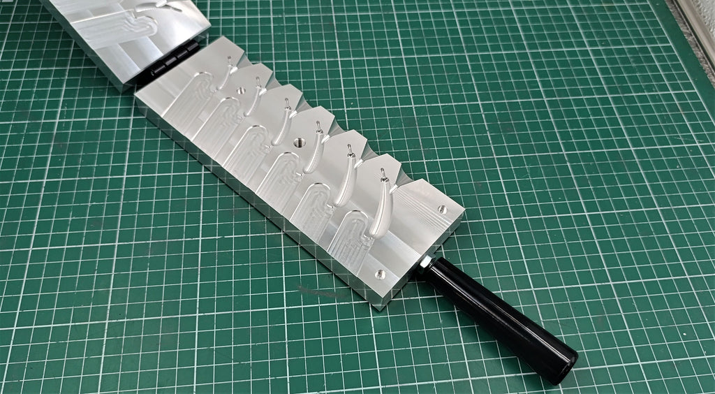 CNC machined pompano jig aluminum fishing mold, CNC machining services