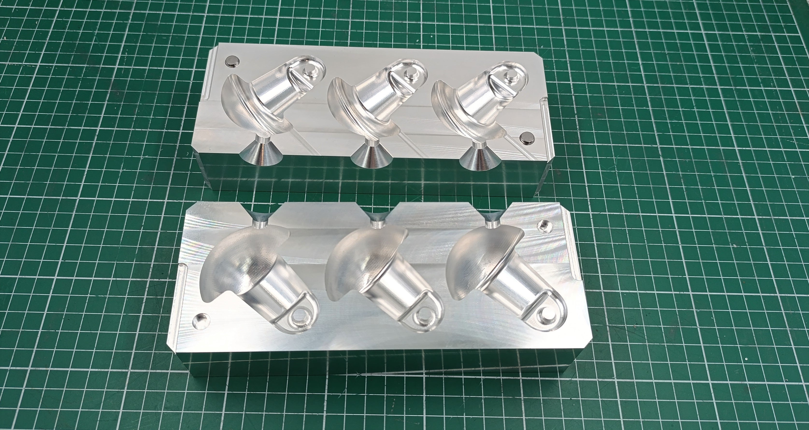 CNC machined 3 cavity 20oz mushroom anchor aluminum mold