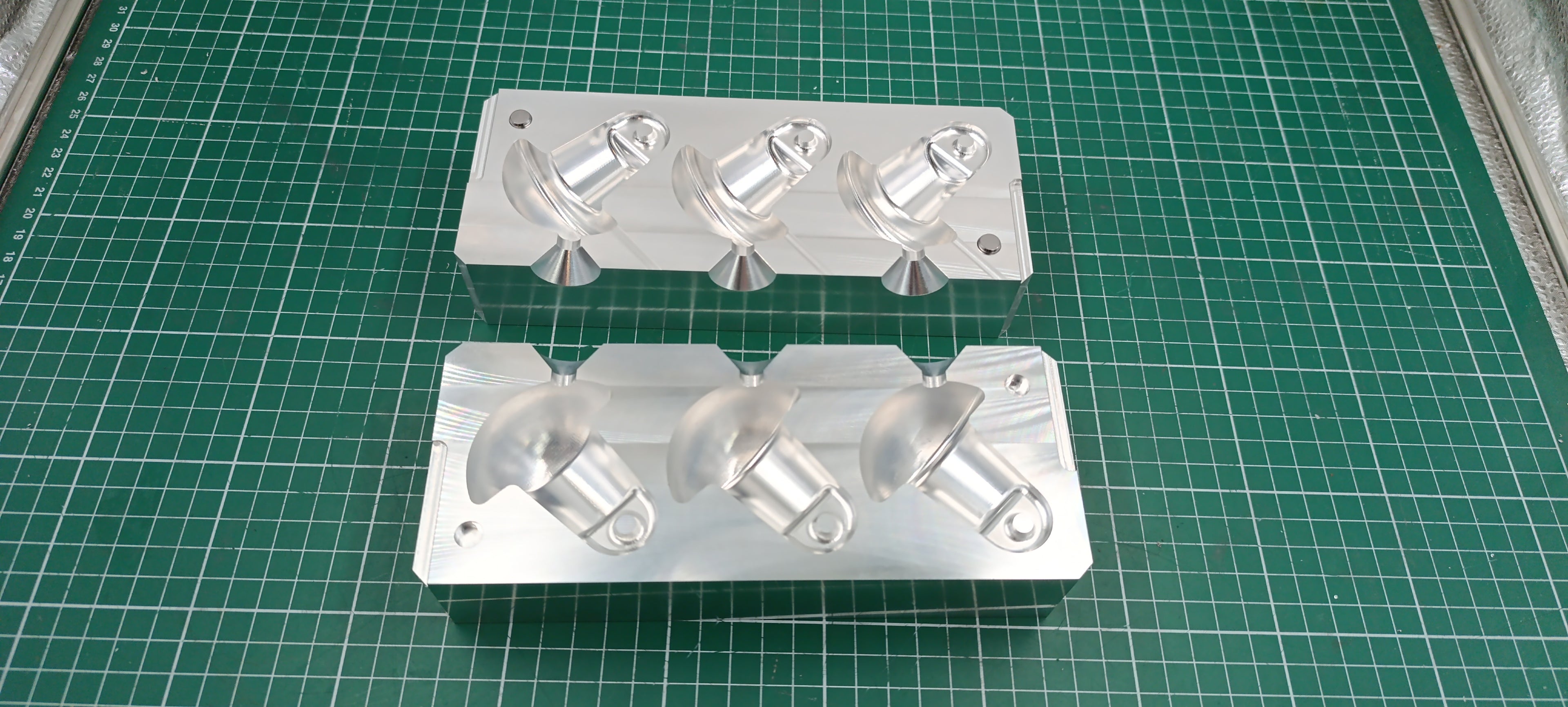 CNC machined 3 cavity 20oz mushroom anchor aluminum mold