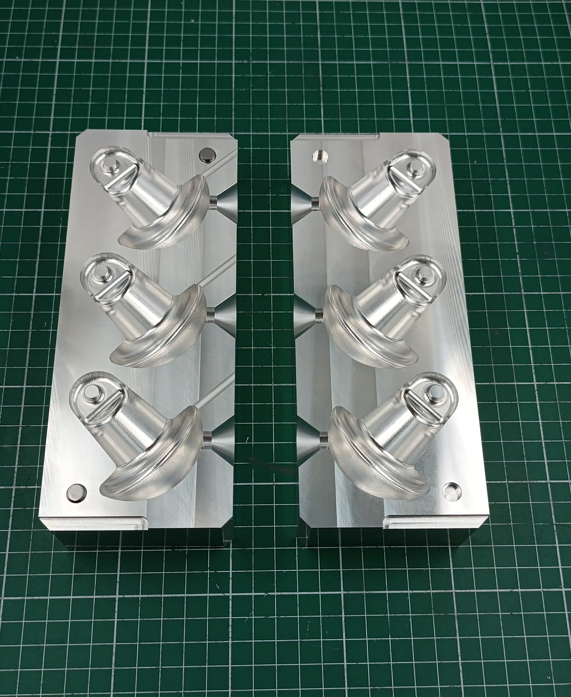 CNC machined 3 cavity 20oz mushroom anchor aluminum mold
