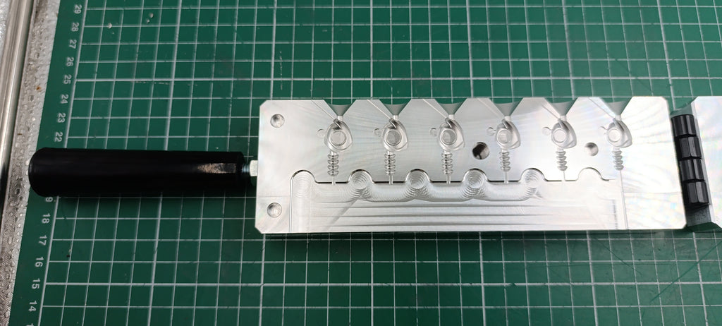 CNC machined swimbait jig head aluminum fishing mold with weights 3/8oz and 1/2oz