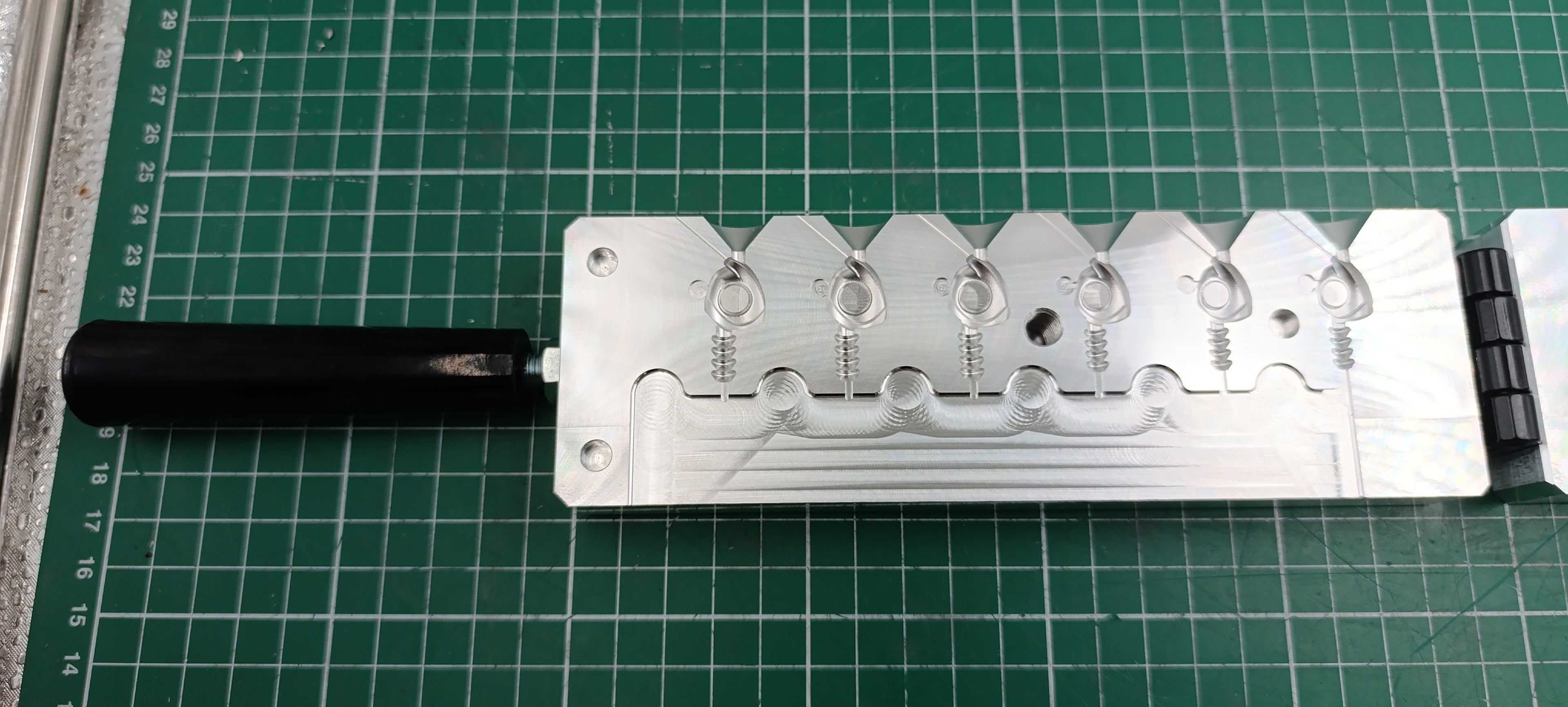 CNC machined swimbait jig head aluminum fishing mold with weights 3/8oz and 1/2oz