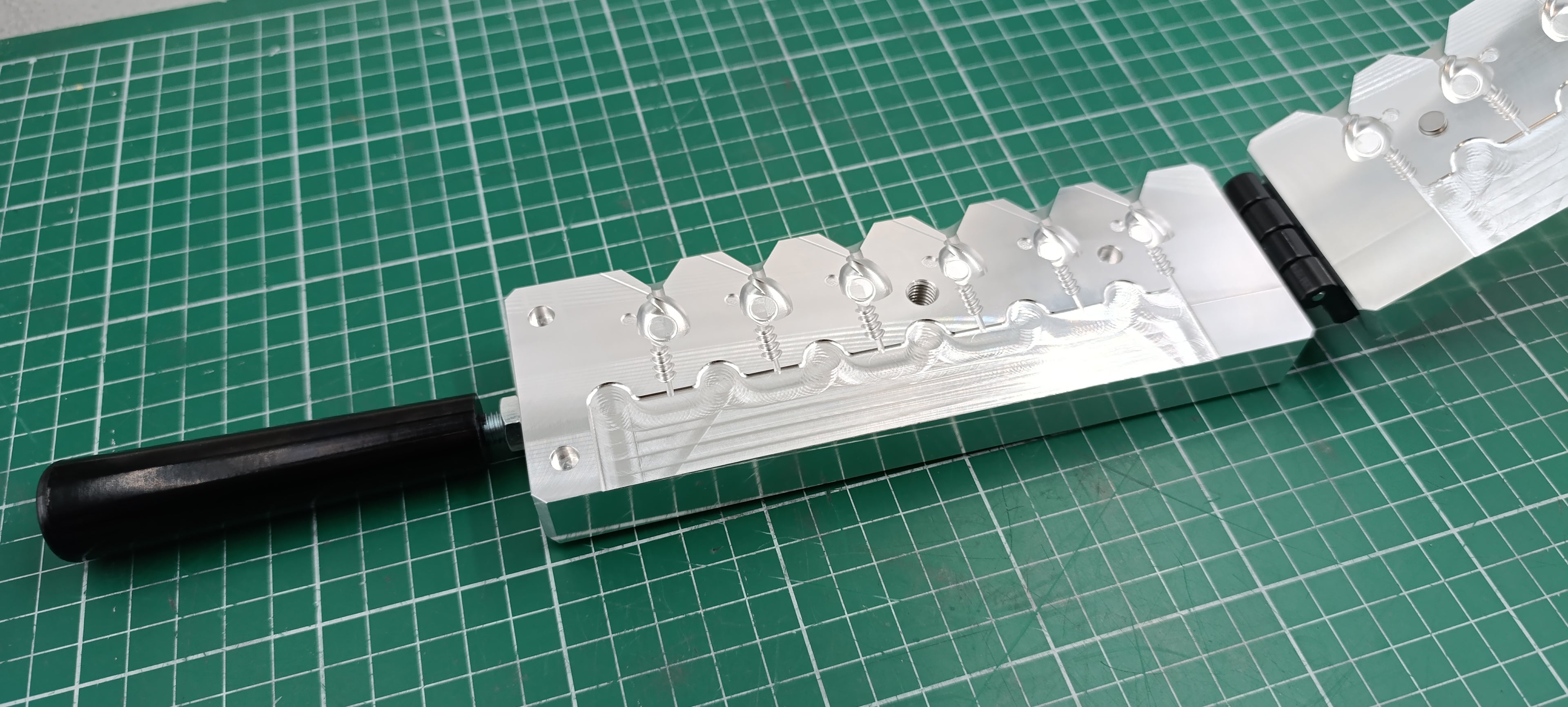 CNC machined swimbait jig head aluminum fishing mold with weights 3/8oz and 1/2oz