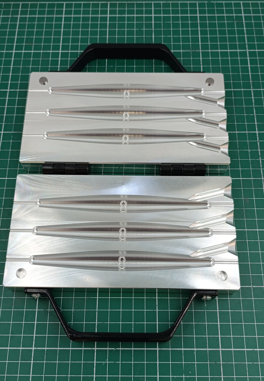 CNC machined aluminum three cavity 8oz Trolling sinker fishing mold