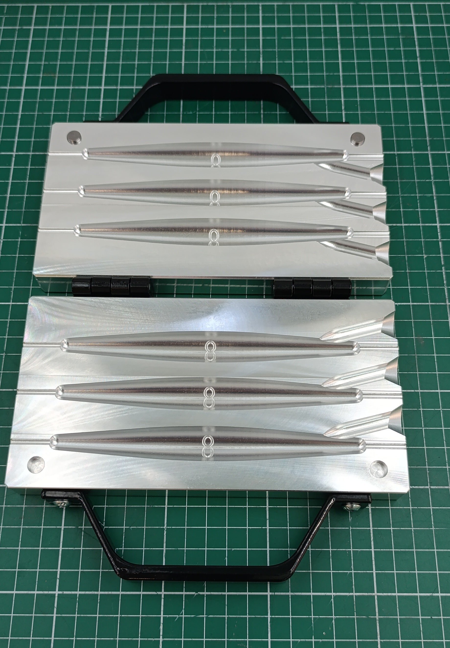 CNC machined aluminum three cavity 8oz Trolling sinker fishing mold