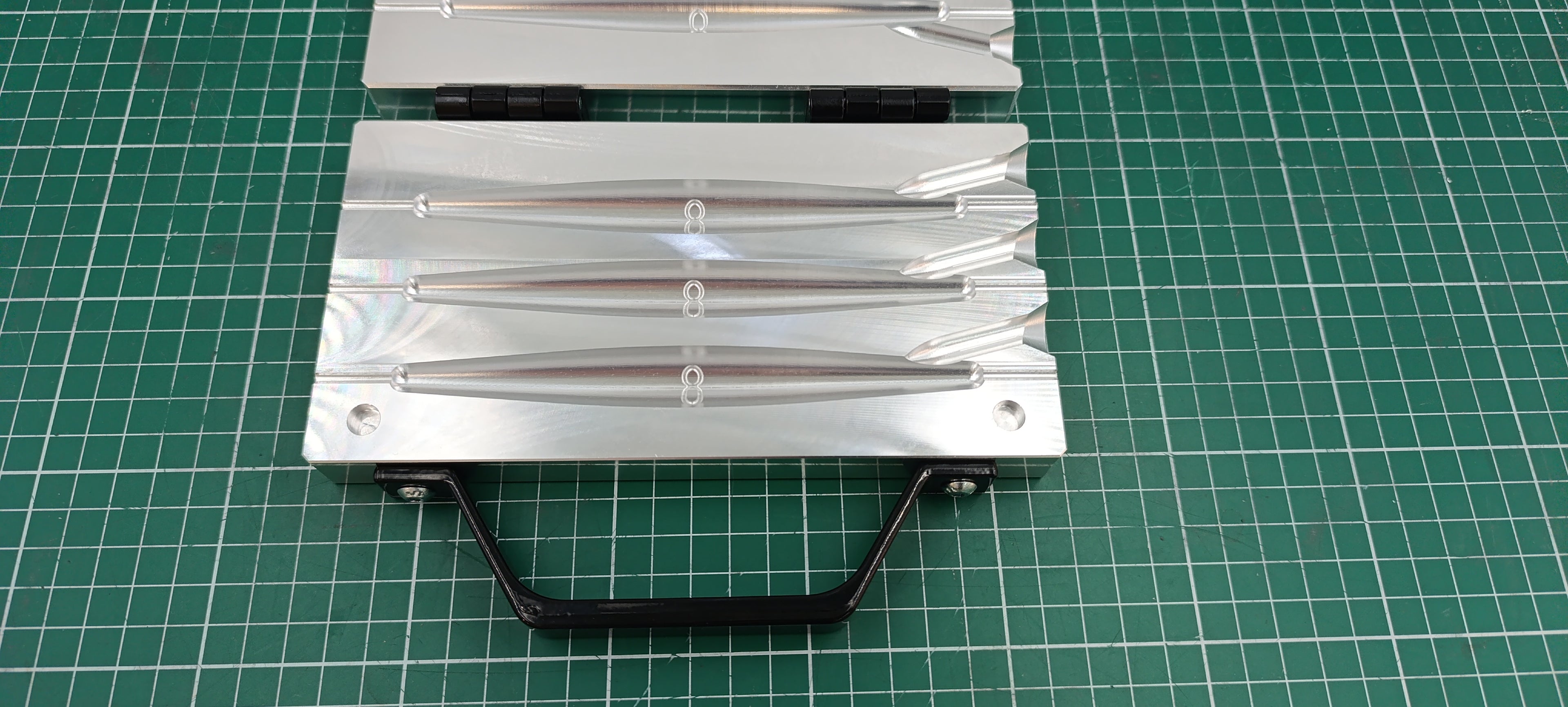 CNC machined aluminum three cavity 8oz Trolling sinker fishing mold