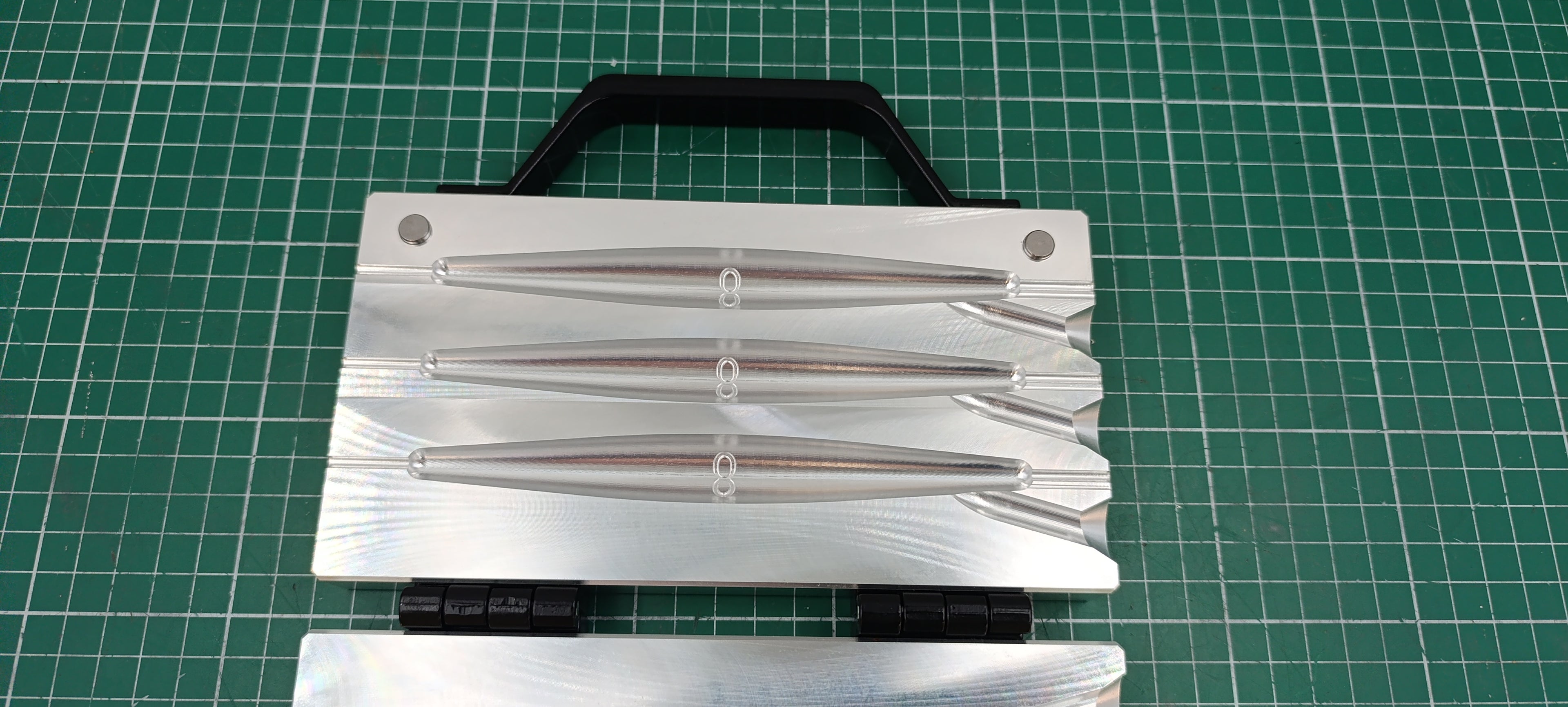 CNC machined aluminum three cavity 8oz Trolling sinker fishing mold