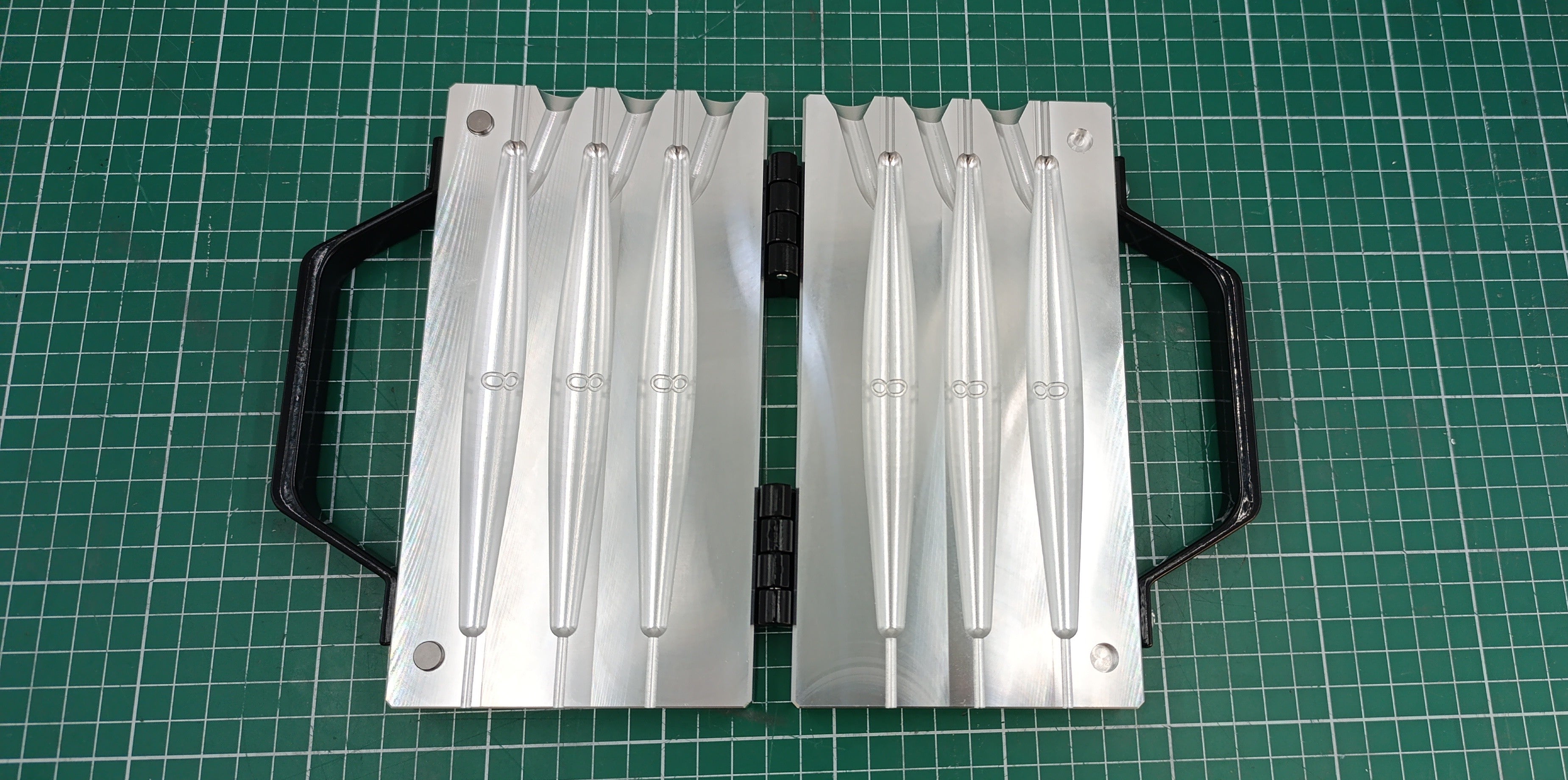 CNC machined aluminum three cavity 8oz Trolling sinker fishing mold