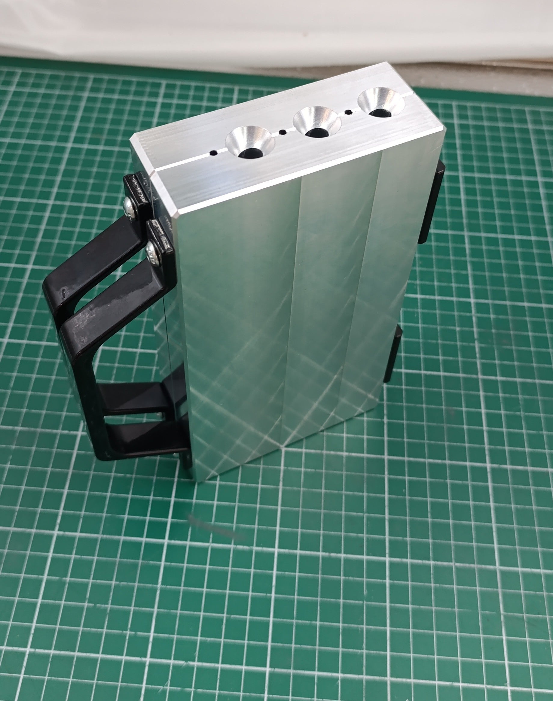 CNC machined aluminum three cavity 8oz Trolling sinker fishing mold