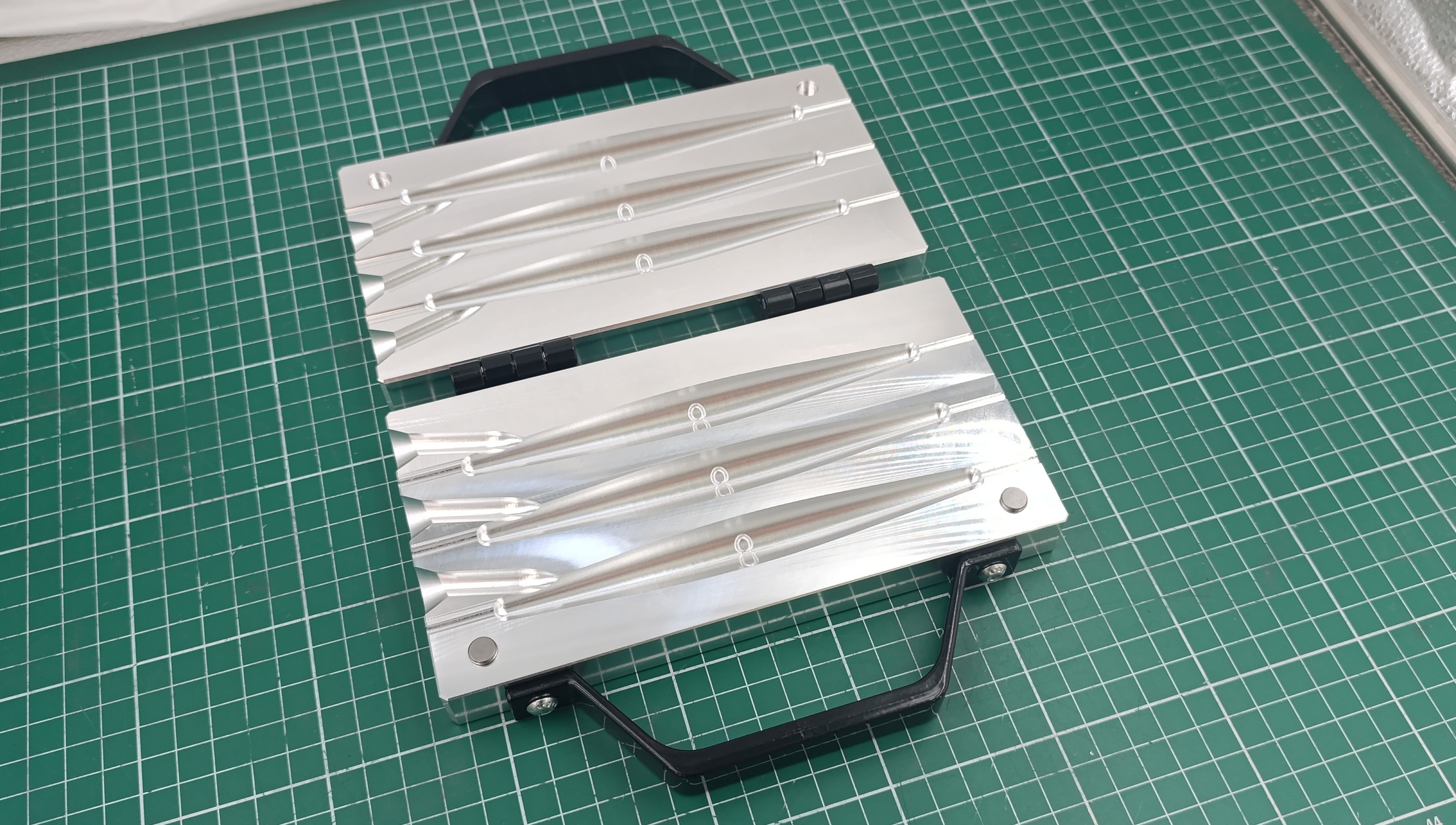 CNC machined aluminum three cavity 8oz Trolling sinker fishing mold