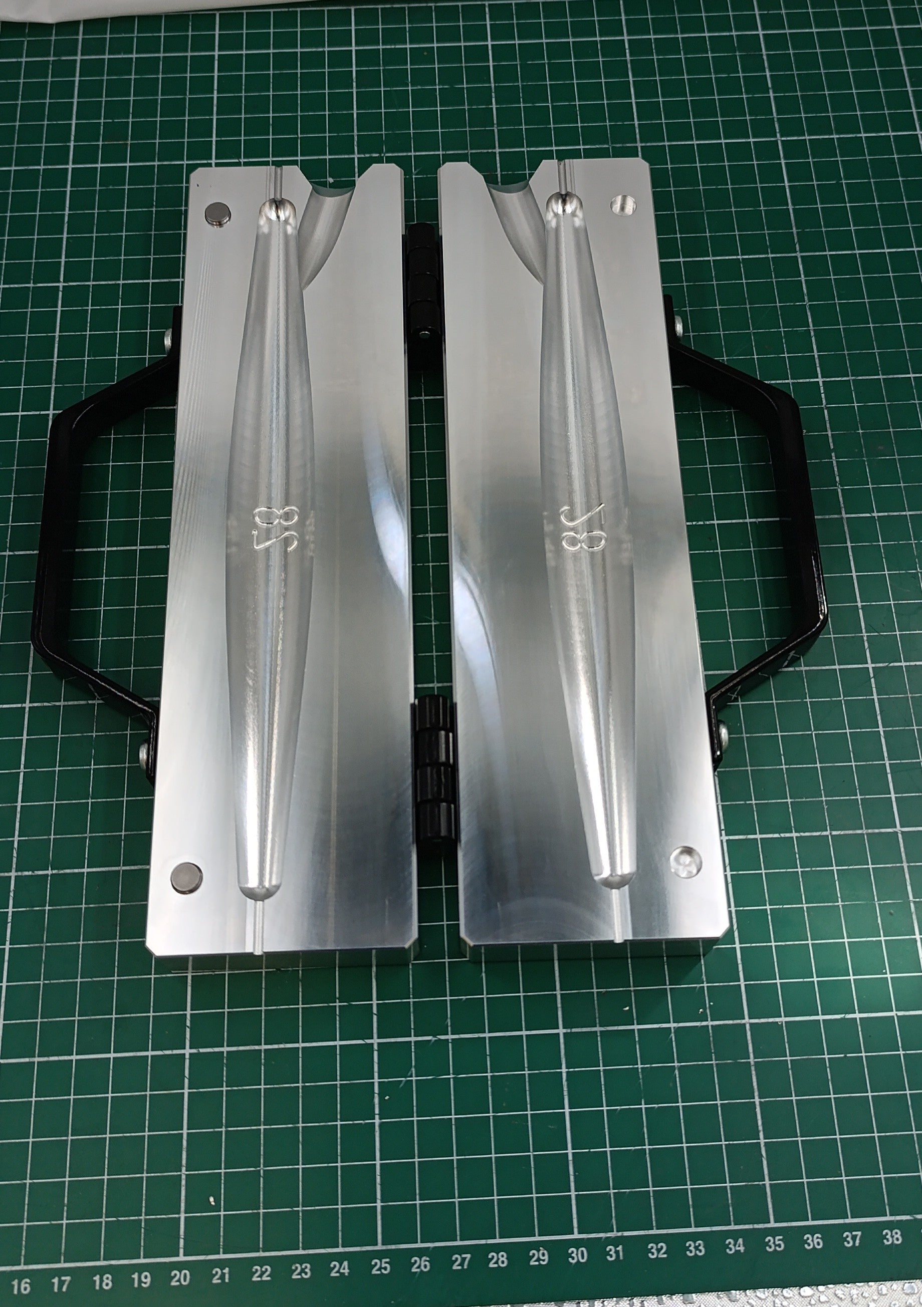 CNC Machined Aluminum 28oz Trolling Sinker Mold – One Cavity Lead Casting Mold