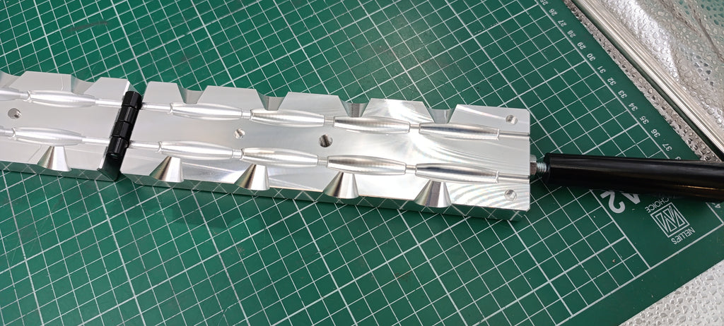CNC Machined Aluminum 1 oz Net Sinker Mold – 8 Cavity Lead Casting Mold with 5mm Wire Hole