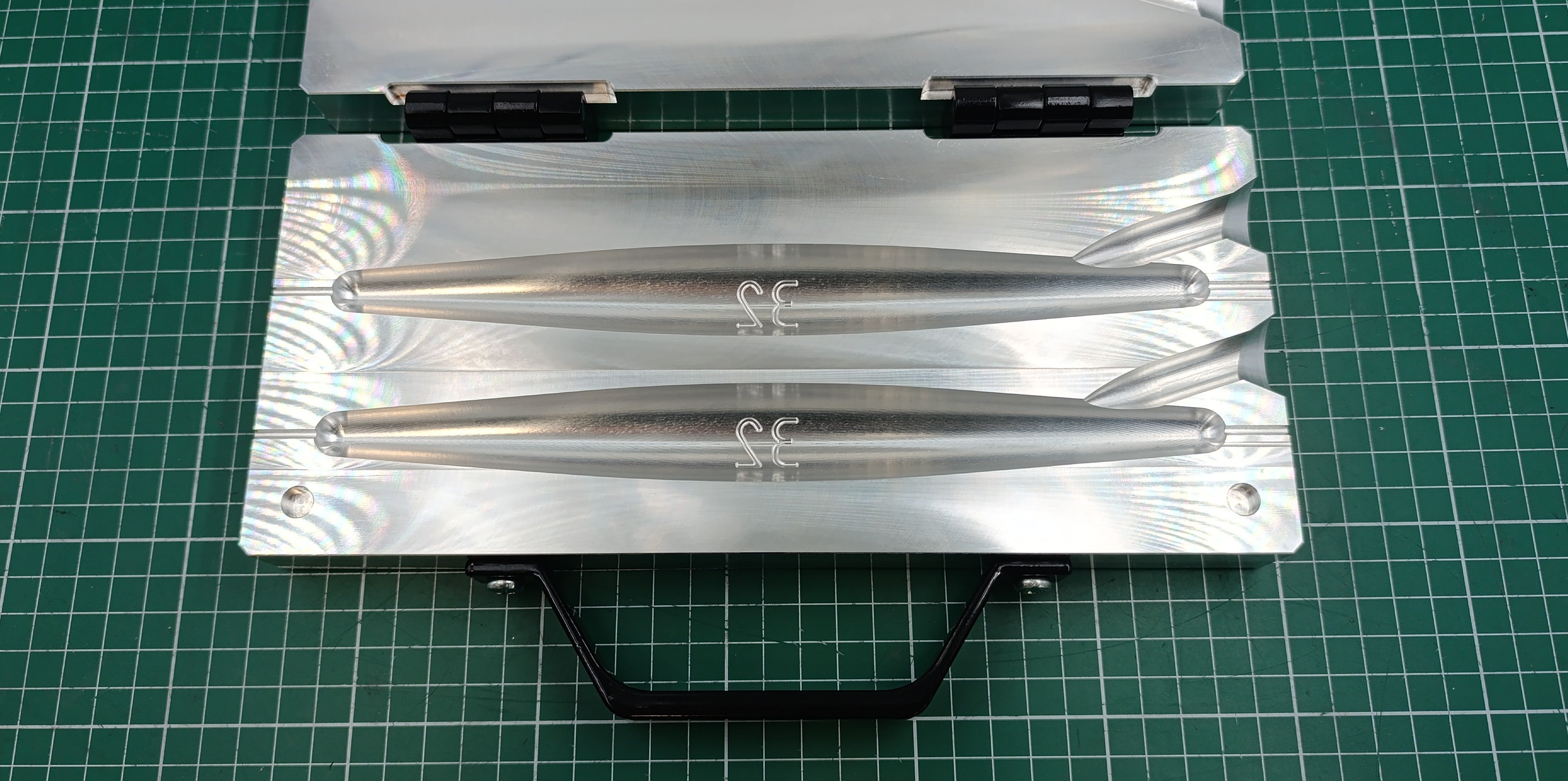CNC machined 2 cavity 32oz Trolling sinker aluminum fishing mold