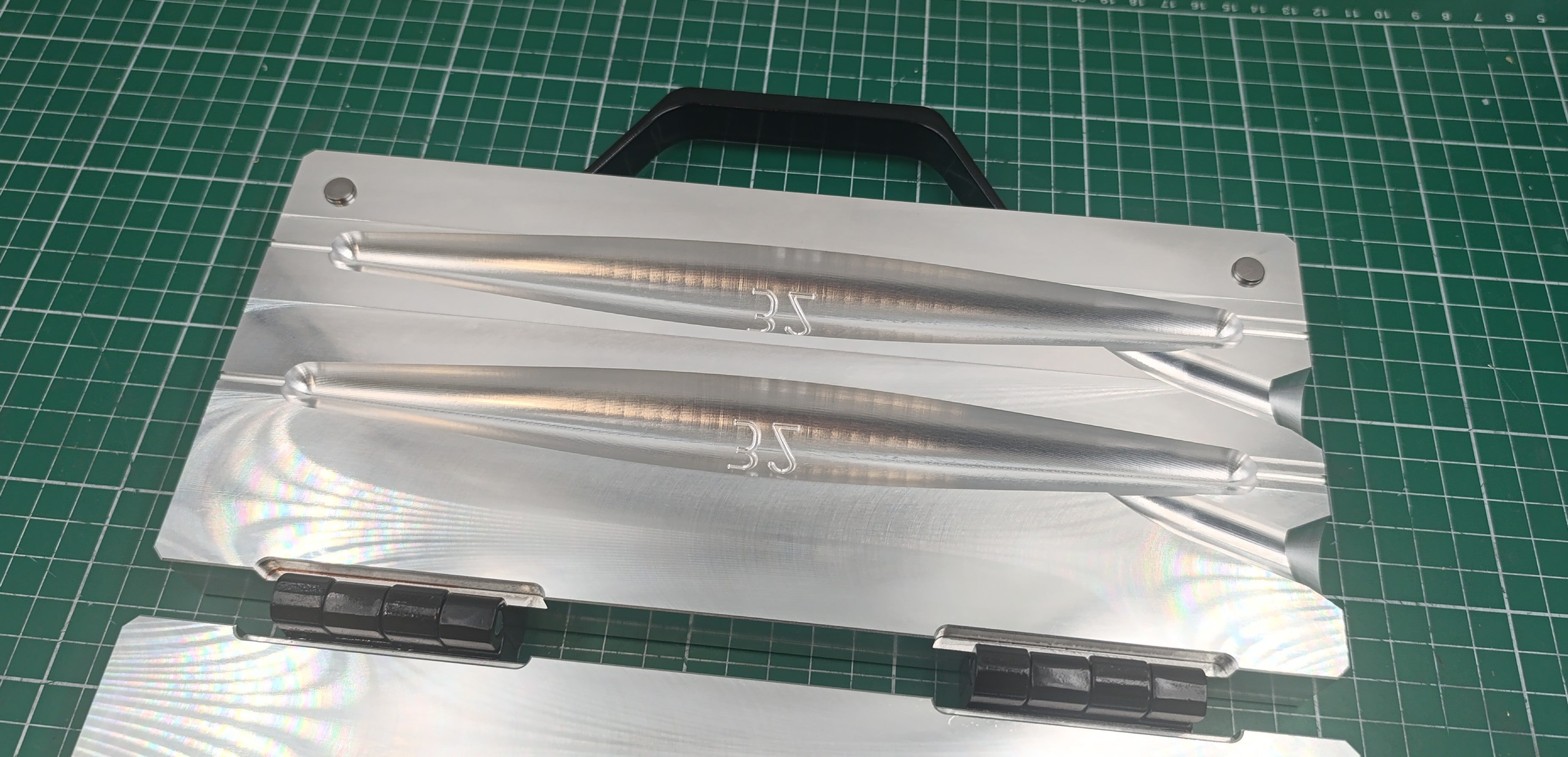 CNC machined 2 cavity 32oz Trolling sinker aluminum fishing mold
