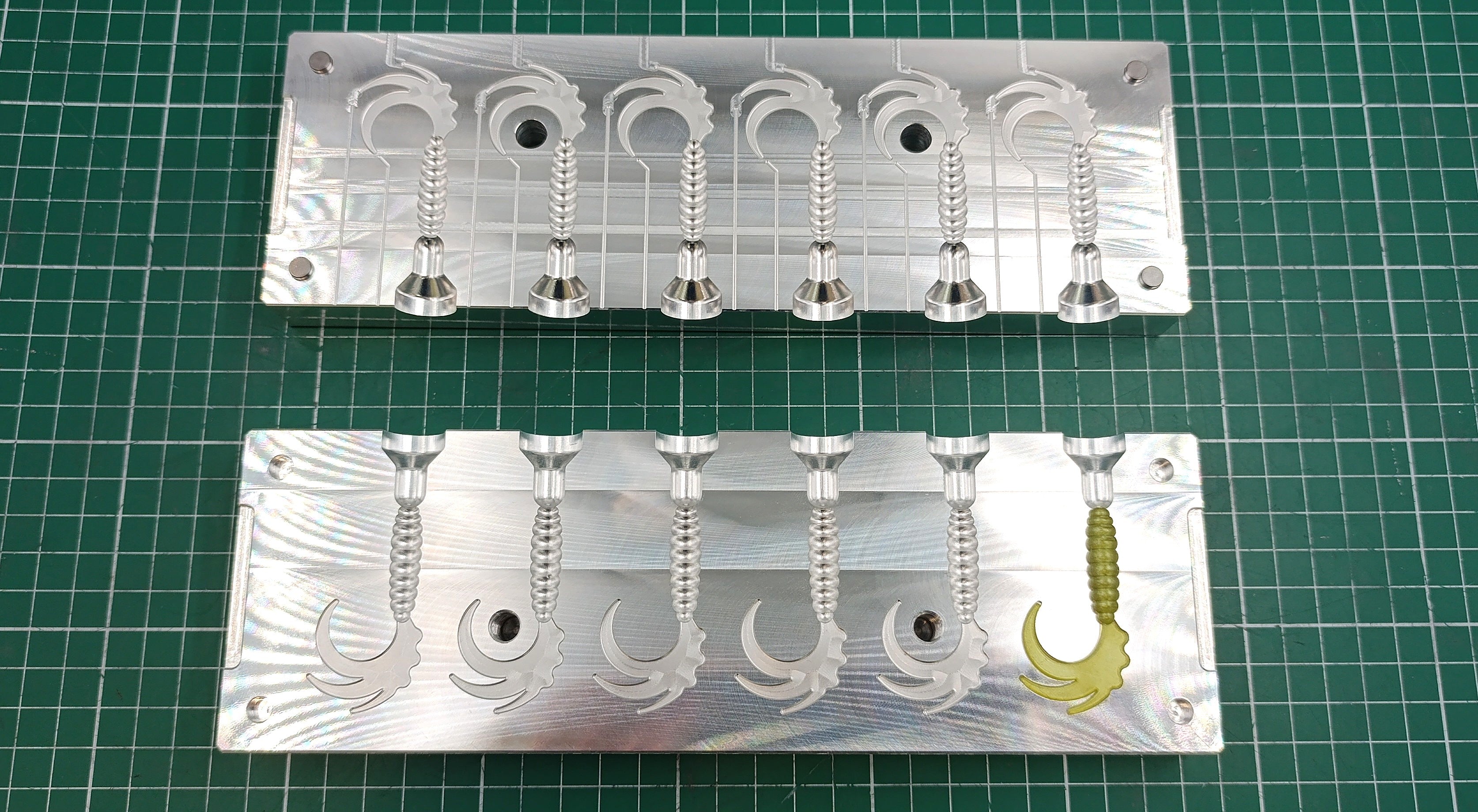 cnc files for fishing lure molds Silicone Mold Twister Code C025 2" Fire Tail Grub Twister