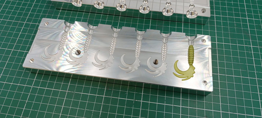 2" Fire Tail Grub Twister Lure CNC machined aluminum fishing mold