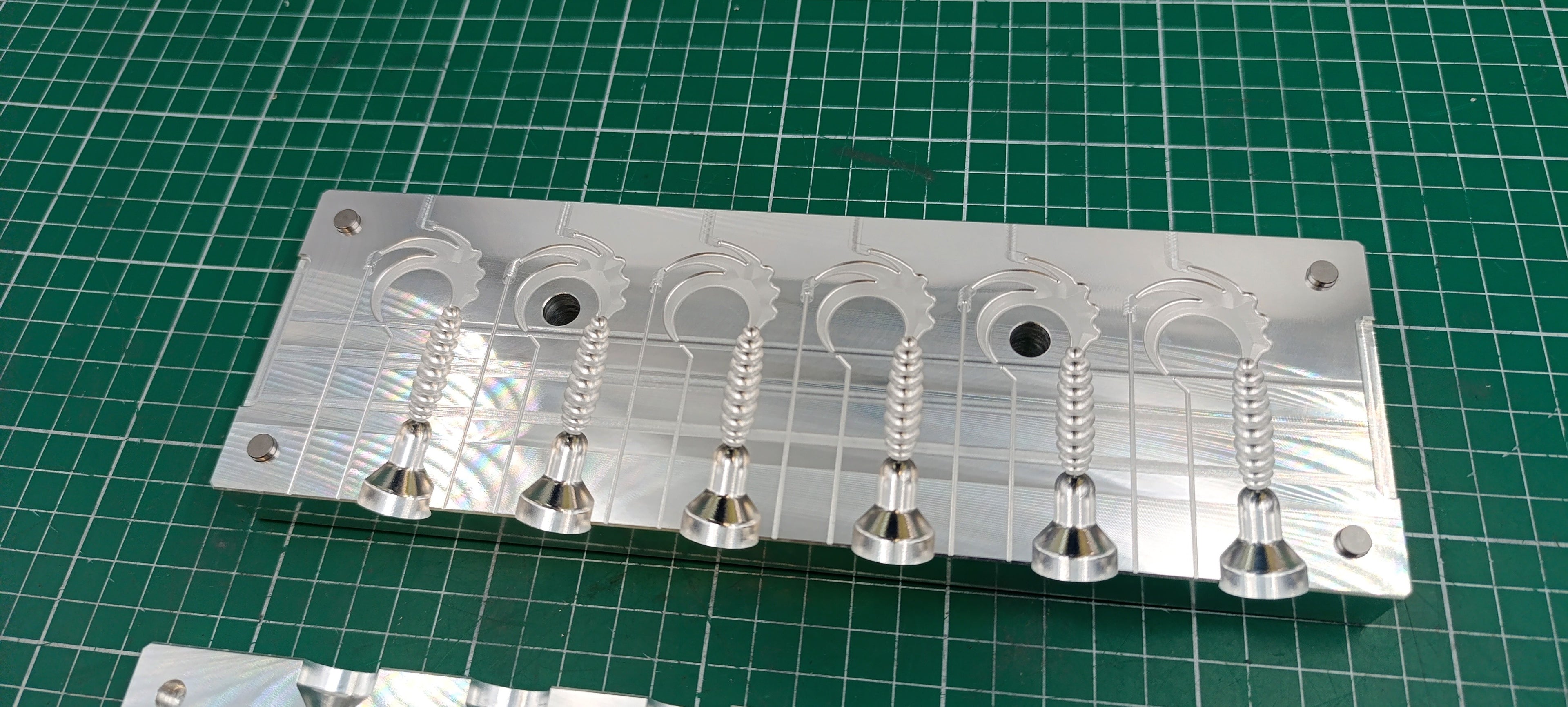 2" Fire Tail Grub Twister Lure CNC machined aluminum fishing mold
