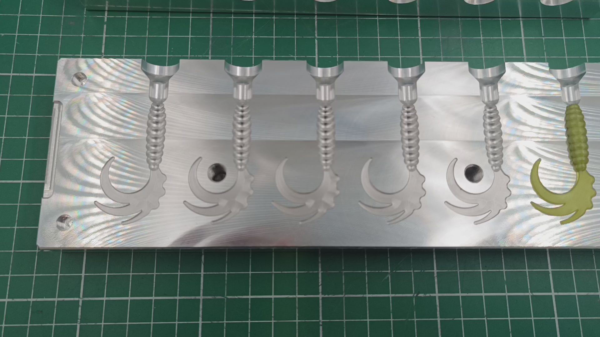 2" Fire Tail Grub Twister Lure CNC machined aluminum fishing mold